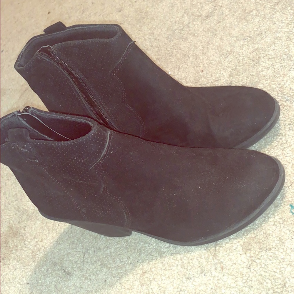 Black heeled booties
